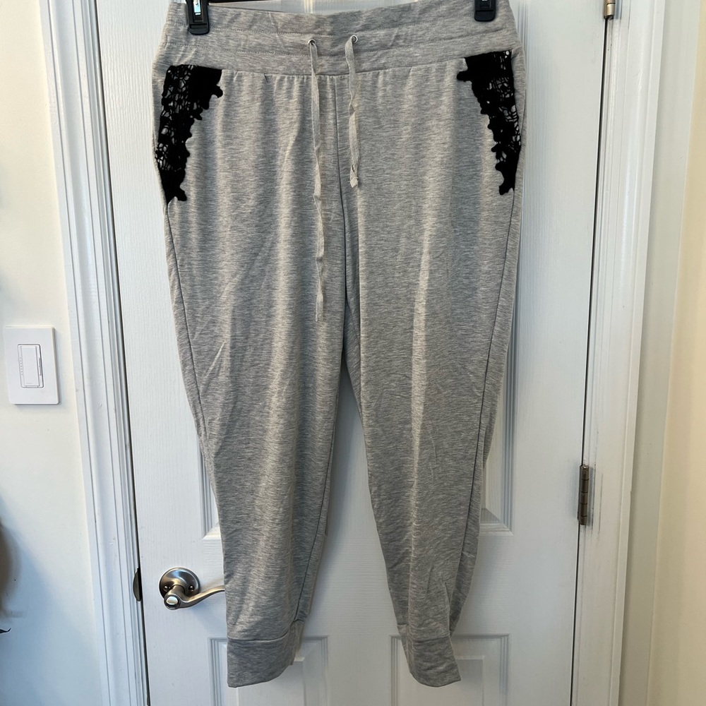 Lane Bryant LIVI Jogger in grey. Size 14/16. NWT